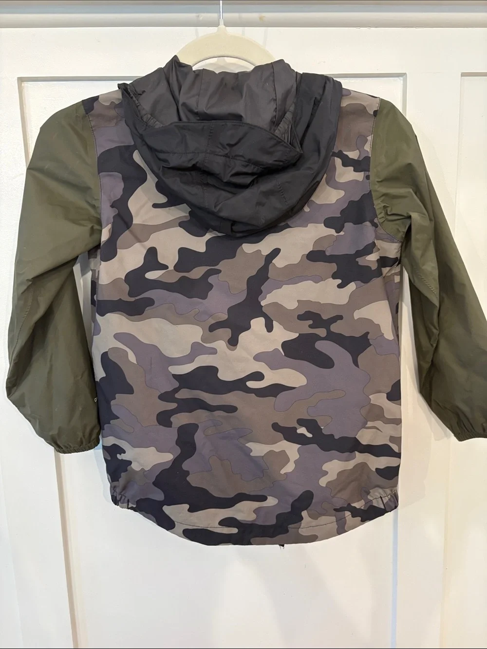 The North Face Kids' Hooded Camo Rain Jacket - Olive & Black size 6